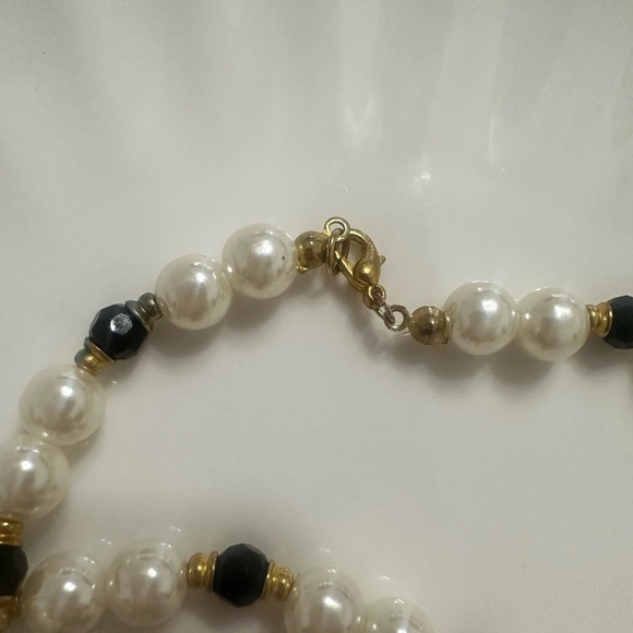 Glass Pearl & Black Faceted Beaded Necklace — Classic Gold Tone Vintage 28” - Picture 4 of 5